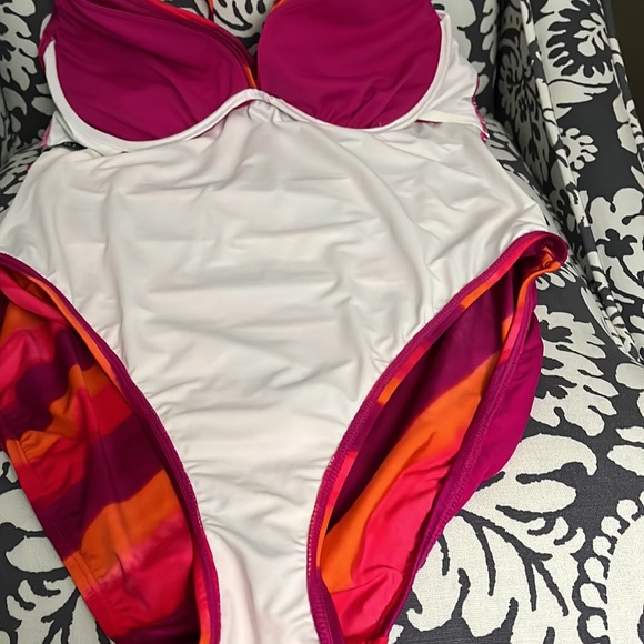 Ladies Beach Club Twist OnePiece, Multi Color, Slimming Swimsuit by RALPH LAUREN - Picture 14 of 16
